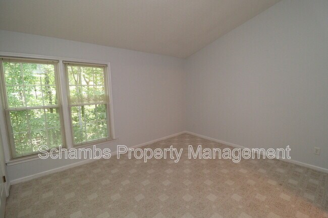 Building Photo - 240 Beechtree Dr