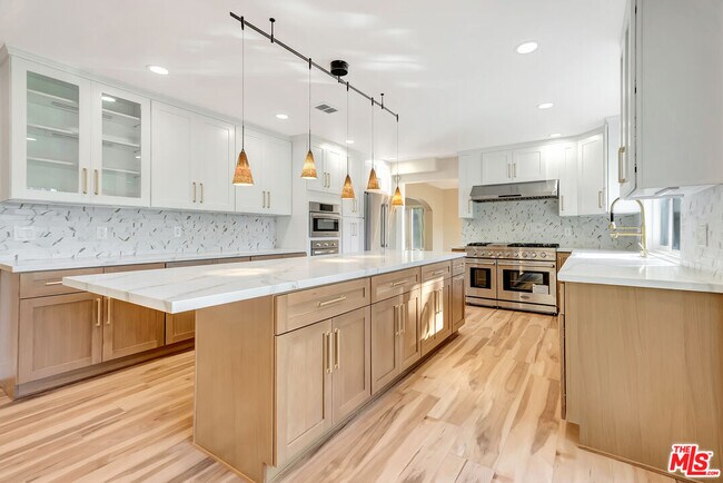 Building Photo - 16608 Park Ln Cir