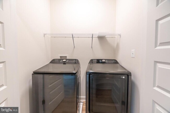 Building Photo - 17133 Hardisty Wy