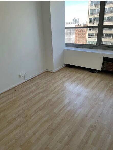 Building Photo - 3550 N Lake Shore Dr