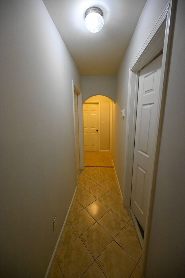 Building Photo - Stunning 3BR / 3BA Home on 2.48 Acres – Hillsborough, NC