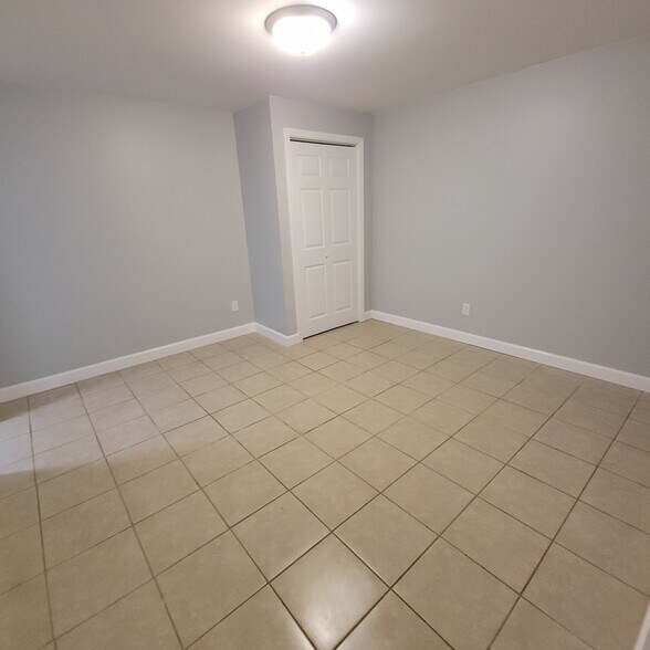 Building Photo - 429 Hutton Ln
