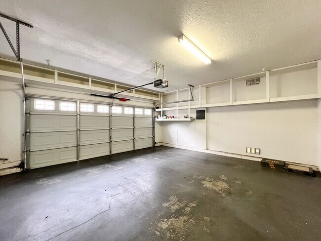 Building Photo - South Napa Three Bedroom House