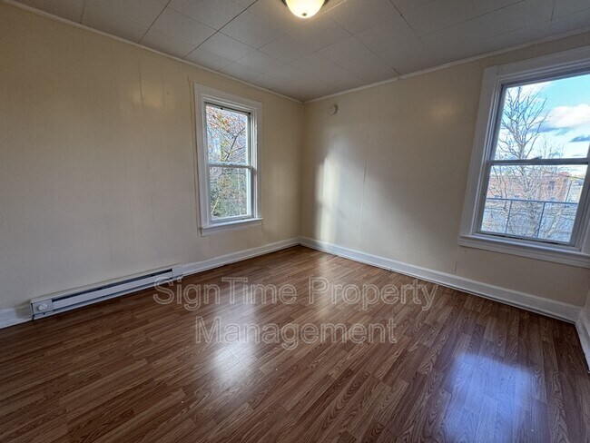 Building Photo - 666 N Prospect St