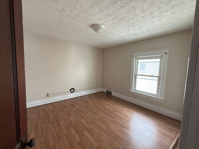 Building Photo - North Hill Area 4 Bedroom Home!! Tons of Charm!!