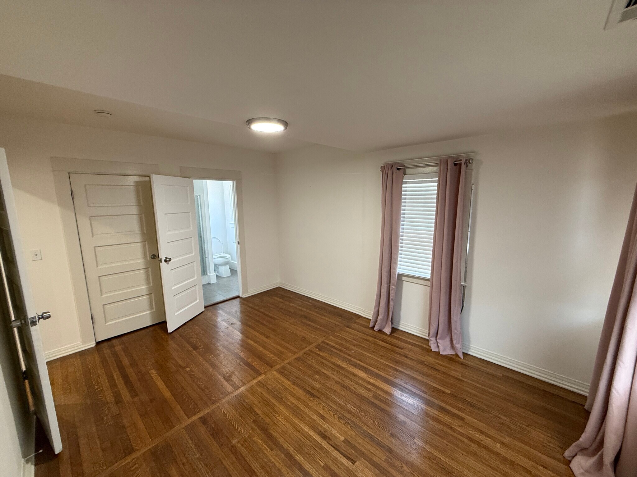 Building Photo - 1493 W 47th St
