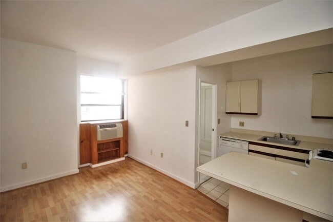 Building Photo - Cozy Mt Vernon Efficiency Studio w/ W/D in...