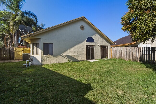 Building Photo - 138 Colly Way