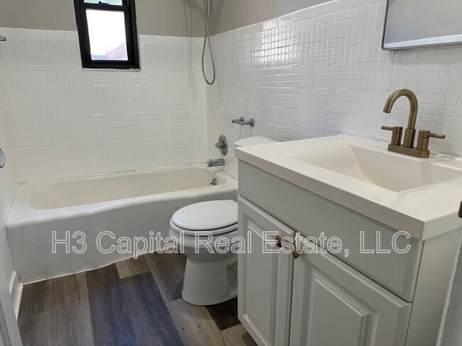 Building Photo - 211 Niagara St