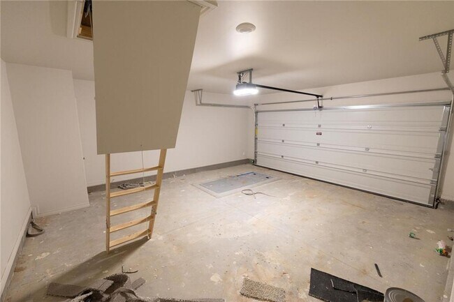 Building Photo - Luxury BRAND NEW 3 Bedroom 2 Bathroom Home...