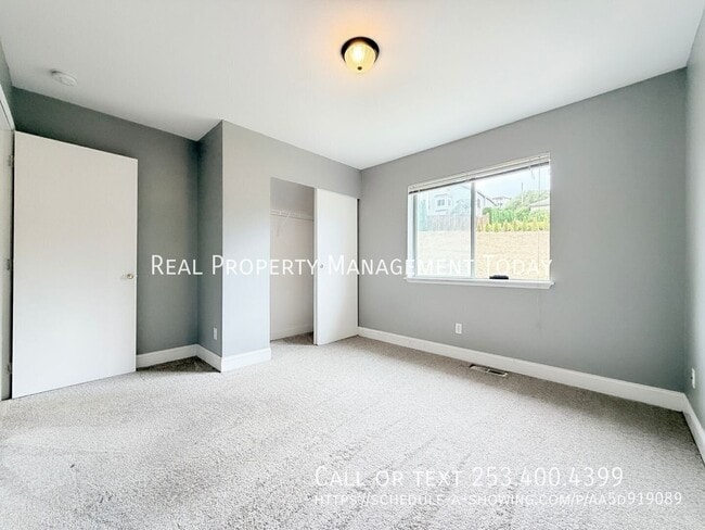 Building Photo - 4914 Norpoint Way NE