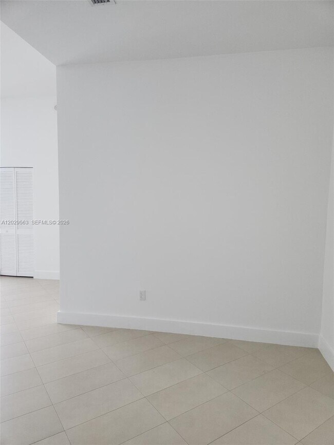 Building Photo - 300 S Biscayne Blvd