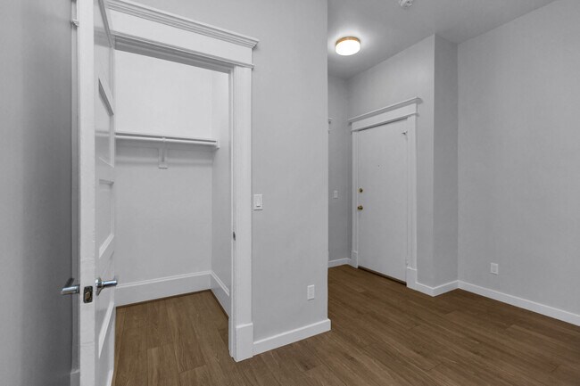 Interior Photo - 2927 Sacramento