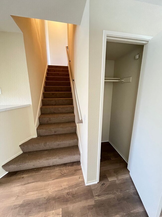 Building Photo - JUST REFURBISHED SPACIOUS DUAL MASTER COND...
