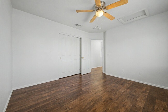 Building Photo - 1295 S Honeysuckle Ln