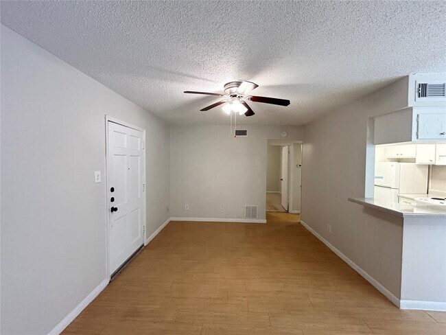 Building Photo - 3902 Mandell St