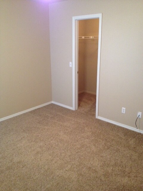 Building Photo - 1013 Deer Trail Ln