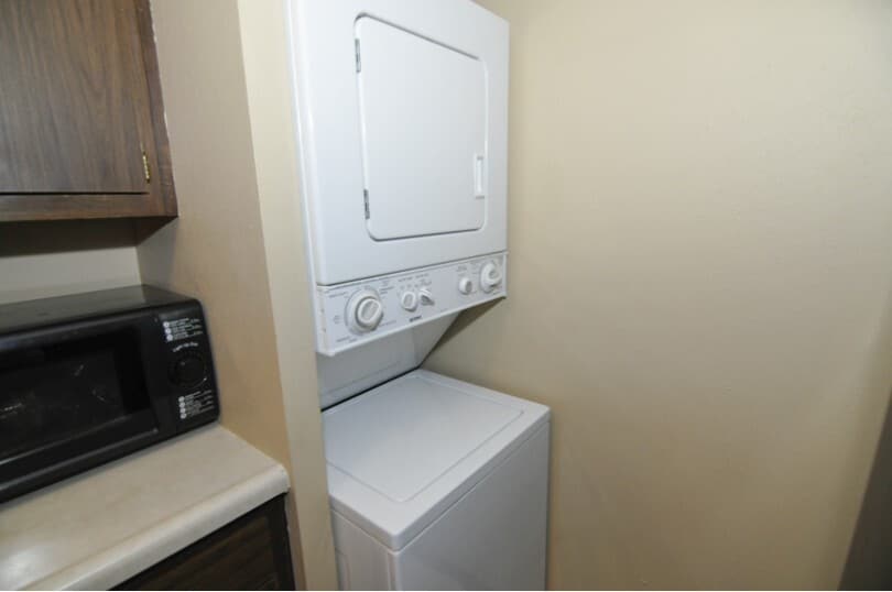 Building Photo - 1551 S Carriage Ln