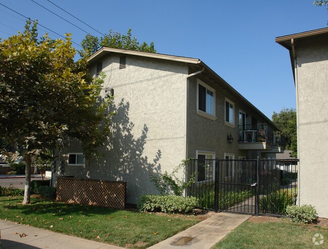 Primary Photo - 1490 Naranca Ave