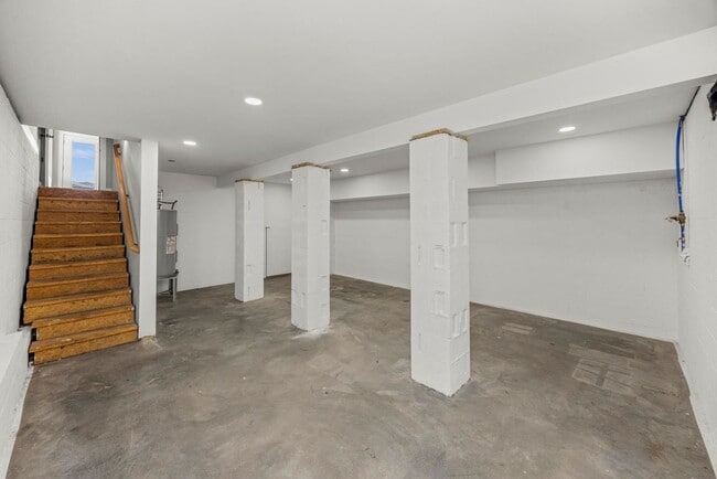 Building Photo - 505A Moore Ave