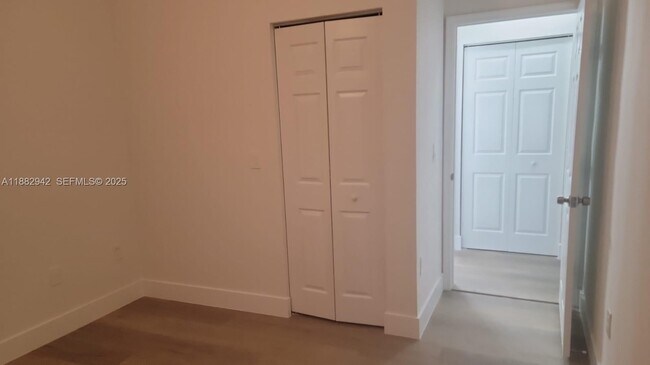 Building Photo - 571 SE 37th Pl