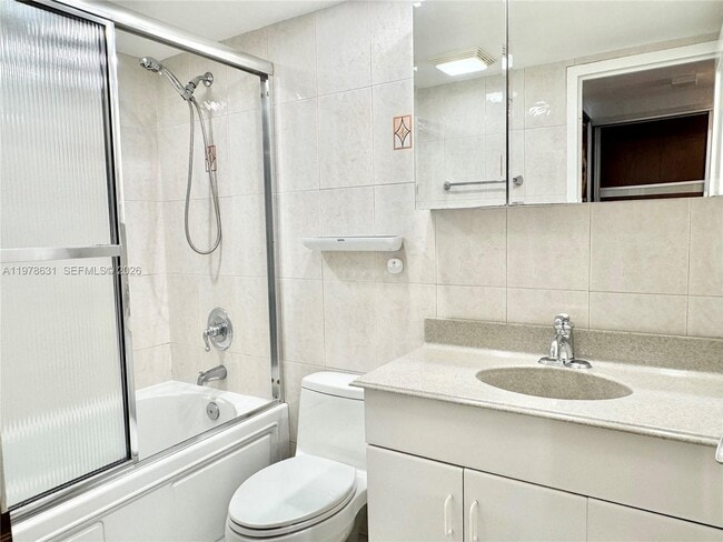 Building Photo - 250 174th St