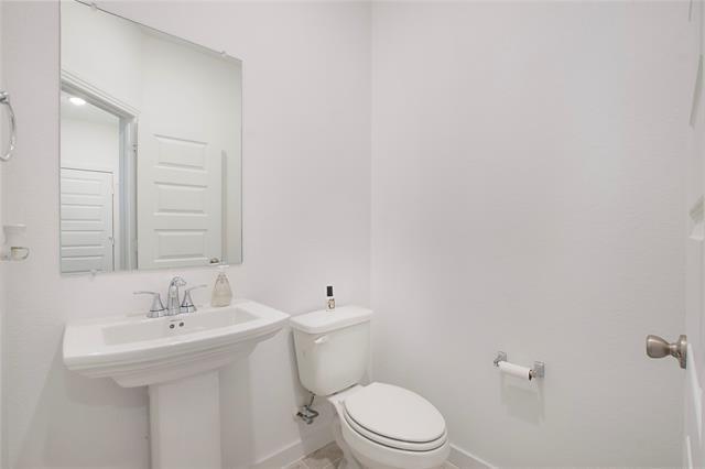 Building Photo - 2419 Doncaster Dr