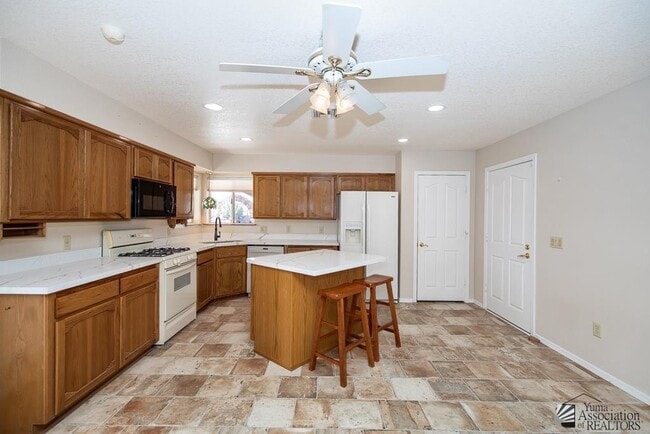 Building Photo - 12790 E 46th Dr