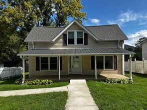 Building Photo - Black Mountain Rental