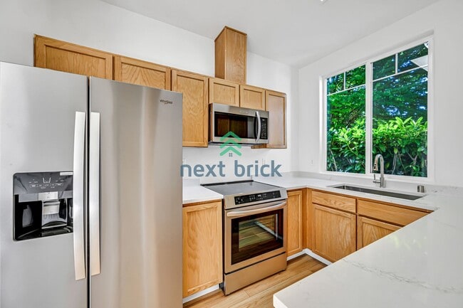 Building Photo - 2 BED & 1.5 BATH TOWNHOUSE FOR RENT