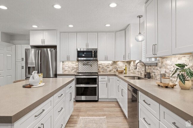 Building Photo - Beautiful 4 Bd. 3 Bath Home w/Mother-In-La...