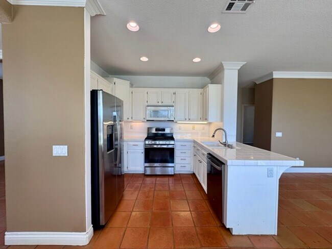 Building Photo - Beautiful 4 Bedroom + Office Home for Lease