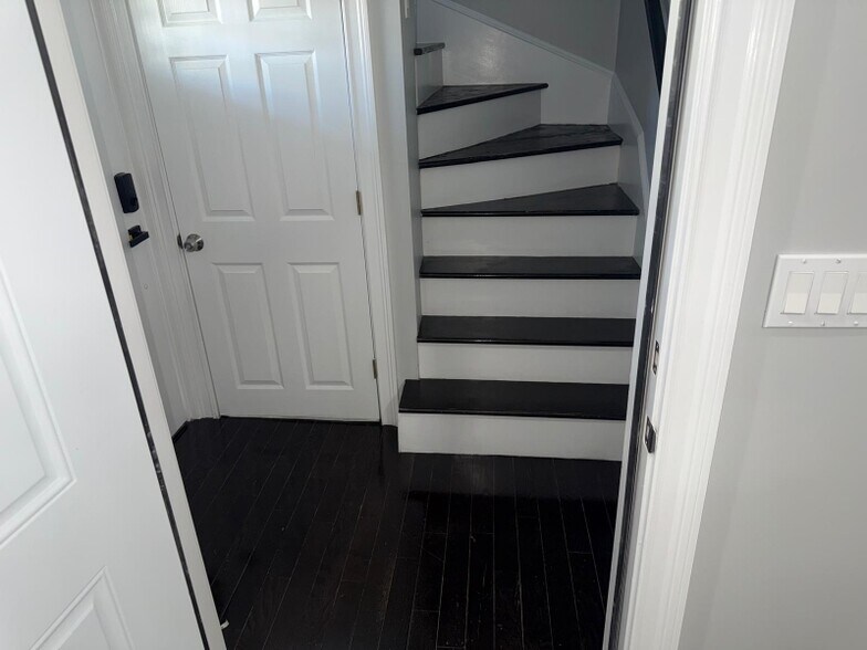 Building Photo - 8 Octavia St