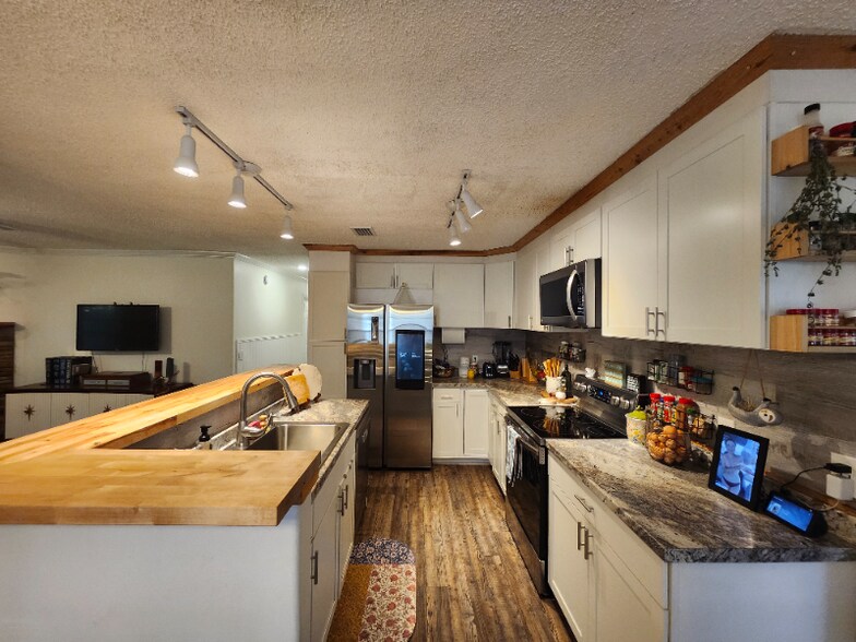 Building Photo - 914 Hibernia Forest Dr