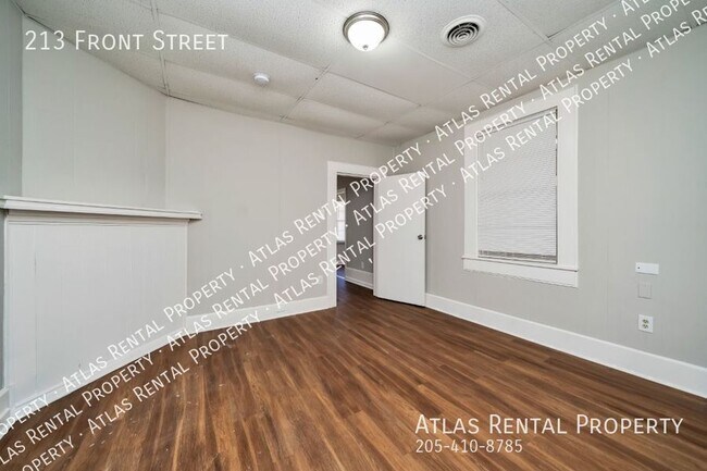 Building Photo - 213 Front St