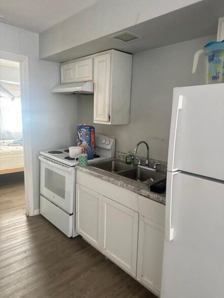 Building Photo - 1328 Juniper Dr