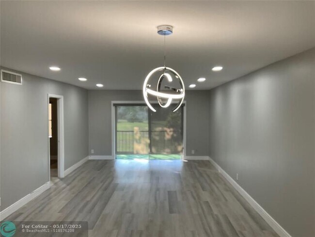 Building Photo - 6101 N Falls Cir Dr
