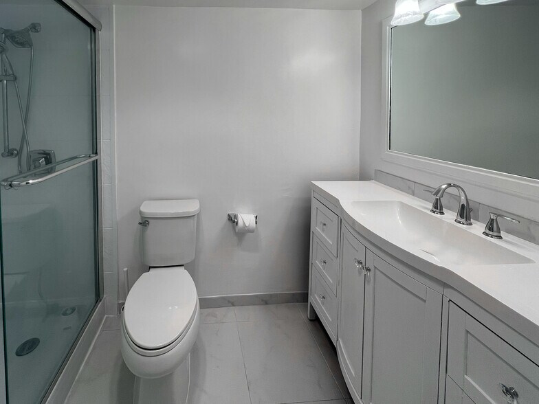 Building Photo - 2202 S Cypress Bend Dr
