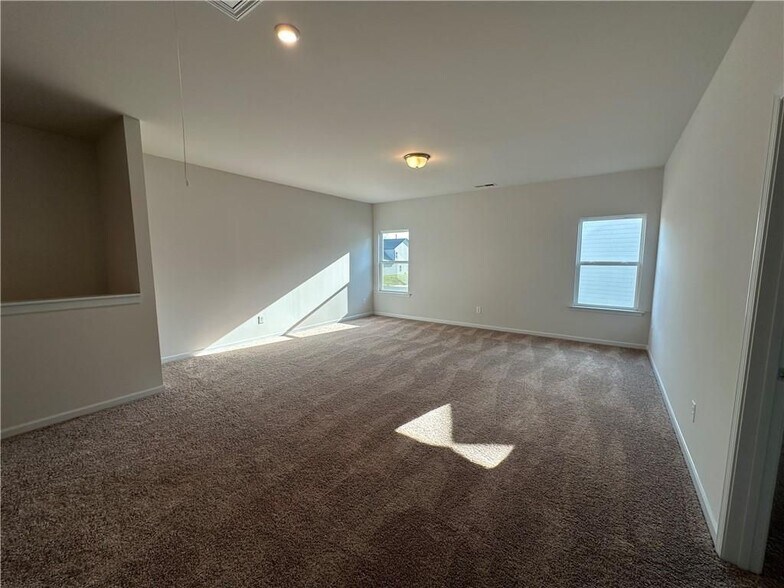 Building Photo - 620 Summerfield Ln NW