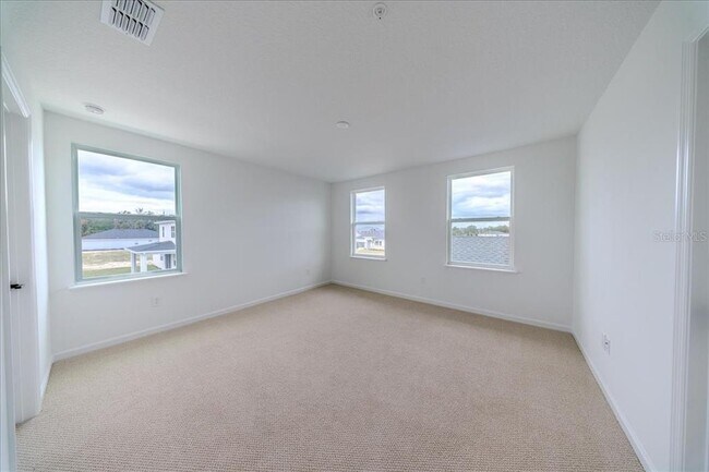 Building Photo - 1895 Pinecliff Dr