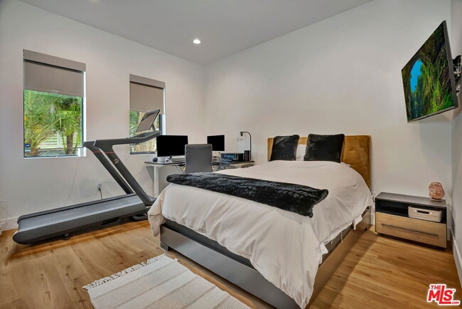 Building Photo - 18600 Cantara St