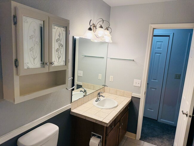 Building Photo - West End 4/2 - Amazing Location