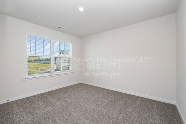 Building Photo - 142 Rustling Waters Dr