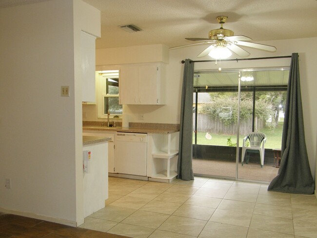 Building Photo - 3/2/2 in Spring Hill Florida 34609