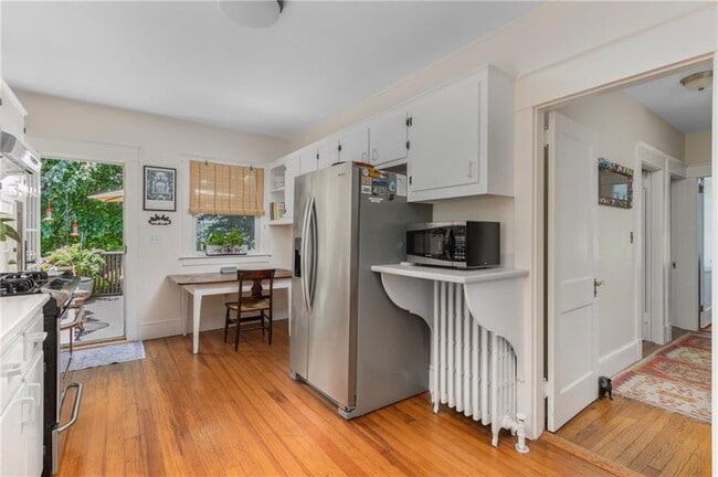 Building Photo - 141 Coggeshall Ave