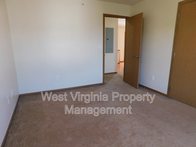 Building Photo - 212 Cardinal Wy