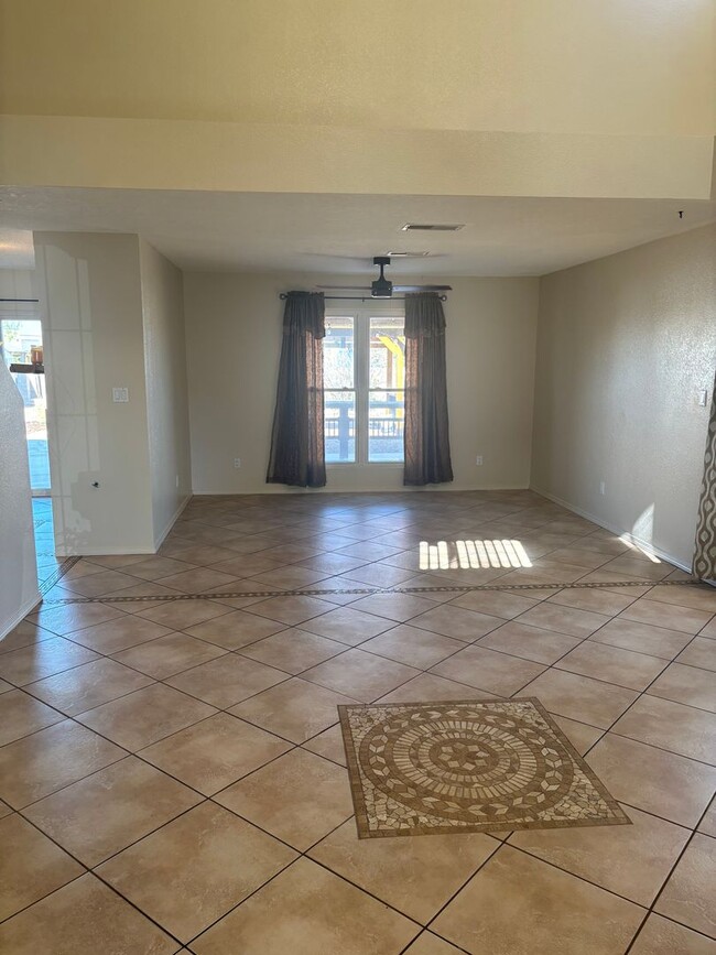 Building Photo - Charming 4-Bedroom Home in a Prime Location!