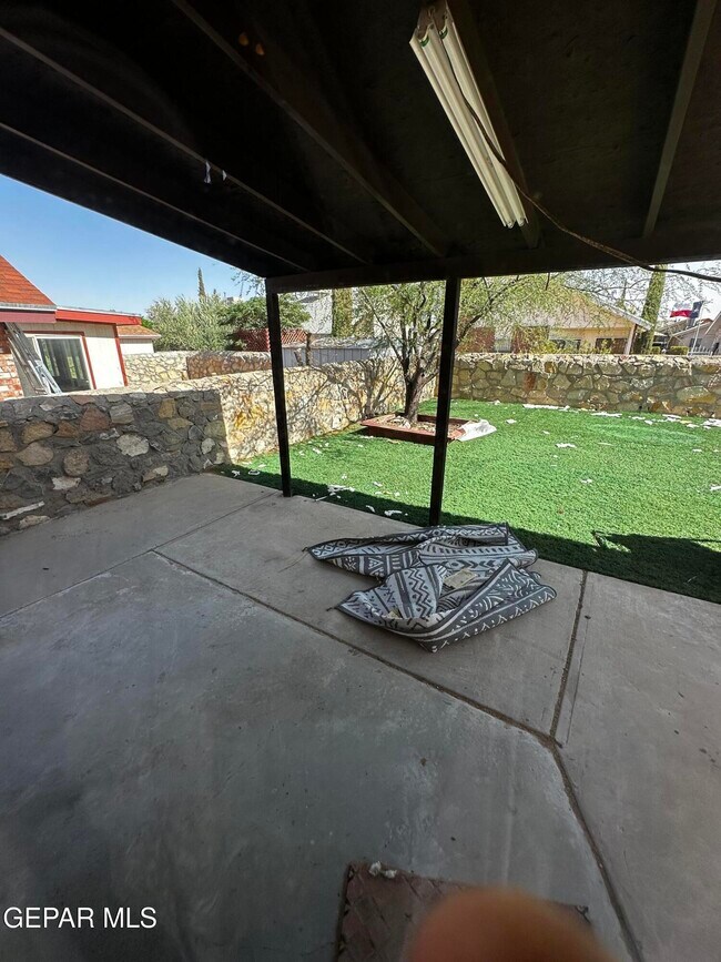 Building Photo - 3181 Queens Garden Cir