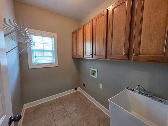 Building Photo - Holiday SPECIAL!! $500 OFF Your Move-In Co...