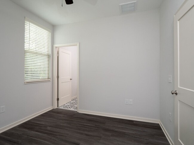 Building Photo - Porter's Lakeside - Luxury 4 Bedroom, 4 Ba...